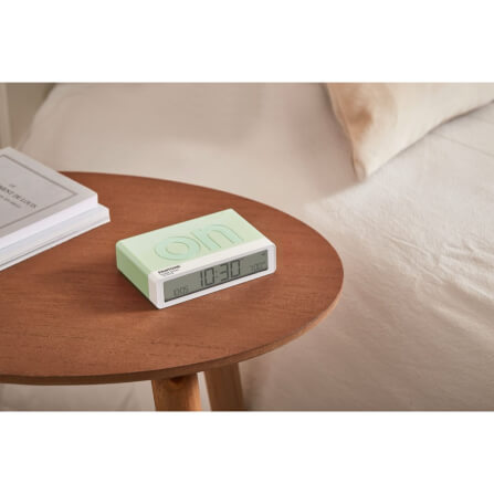 นาฬิกาตั้งโต๊ะขนาดเล็ก LEXON Flip+ Alarm Clock PANTONE สีเขียวพาสเทล_1